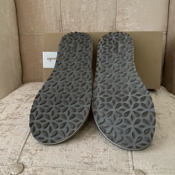 Clarks Fenner Shore White Flat/Thong Sandals - Picture 5 of 5